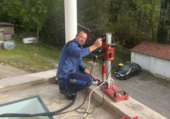 Herr Münst beim Betonbohren